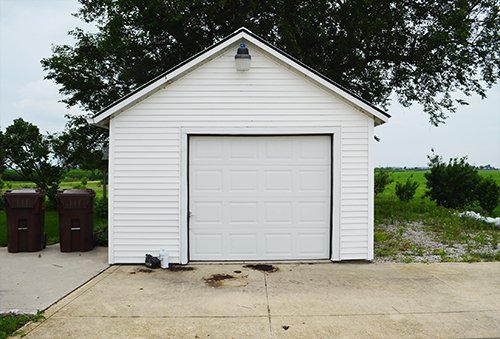 Property photo 6 - Real Estate Auction, 3 Bedroom country farm house on 1 acre in Allen County